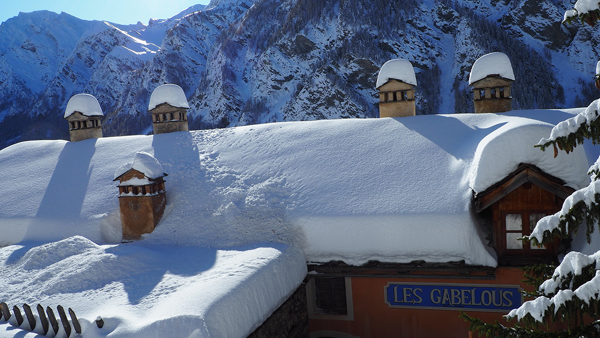 Les toits des Gabelous après une belle chute de neige
