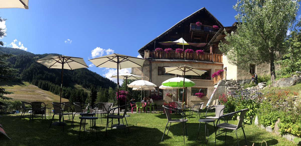 Vue d'extérieur-Jardin de l'Hôtel et Restaurant Vue d'extérieur-Jardin de l'Hôtel et Restaurant