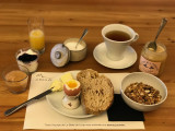 Petit déjeuner avec produits locaux