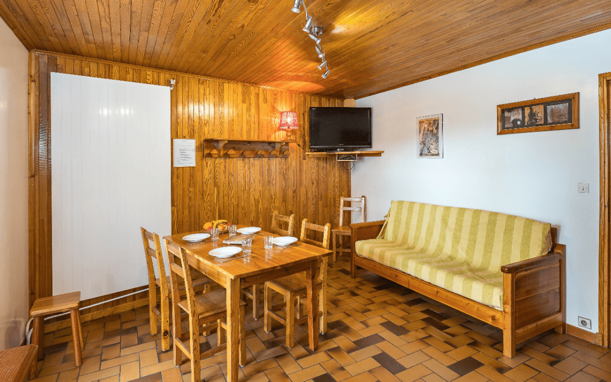 Room 502723-1194089 Room 502723-1194089