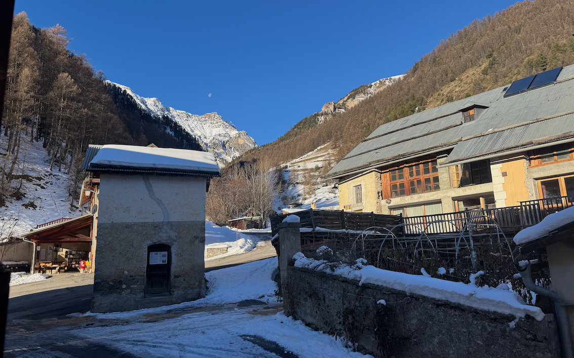 Room 502723-1191086 Room 502723-1191086