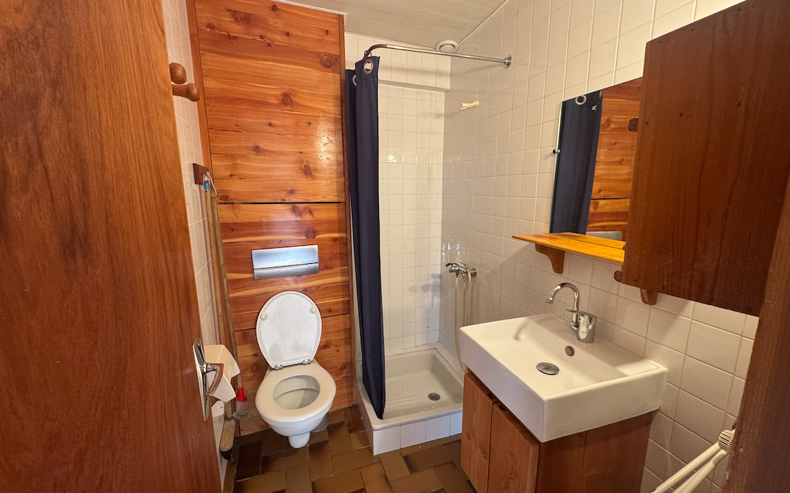 Room 502723-1191093 Room 502723-1191093