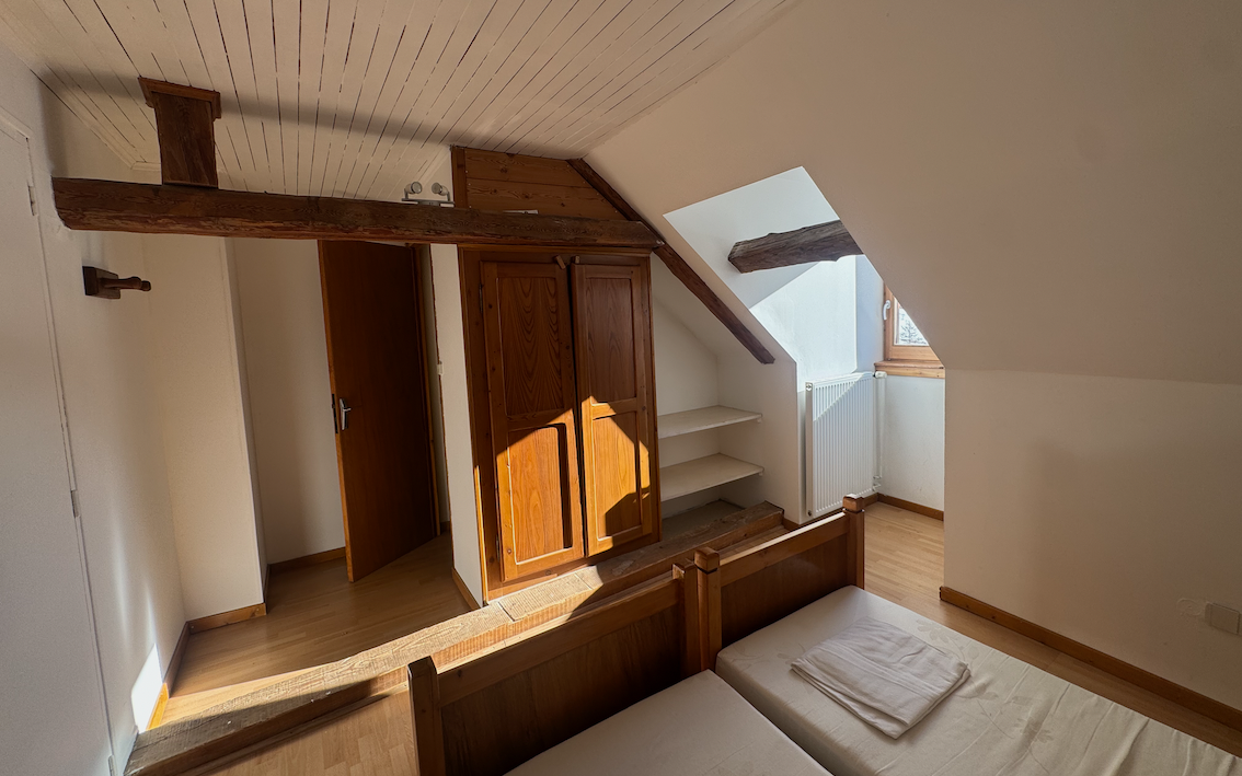 Room 502723-1191094 Room 502723-1191094