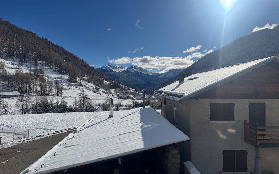 Room 502723-1191094 Room 502723-1191094