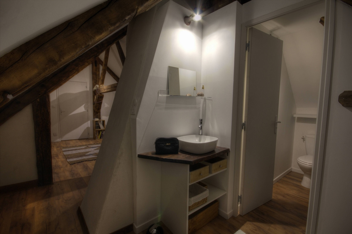 Corps de garde de la Roche - © Finn Guillaume Corps de garde de la Roche