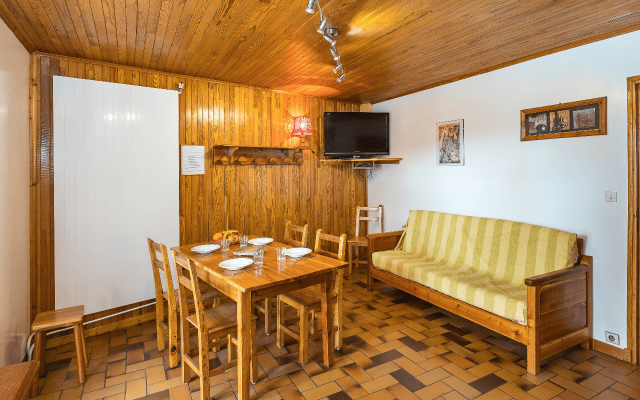 Room 502723-1194089 Room 502723-1194089