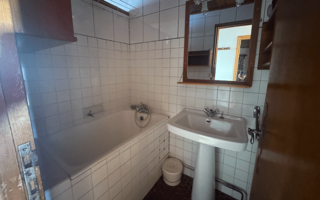 Room 502723-1191090 Room 502723-1191090