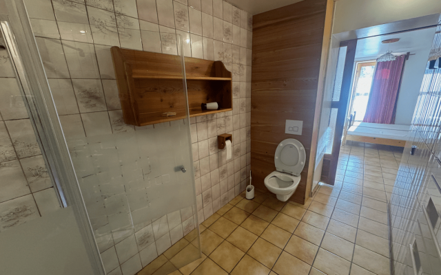 Room 502723-1191091 Room 502723-1191091