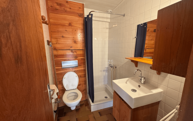 Room 502723-1191093 Room 502723-1191093