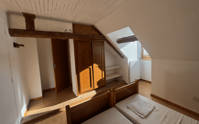 Room 502723-1191094 Room 502723-1191094
