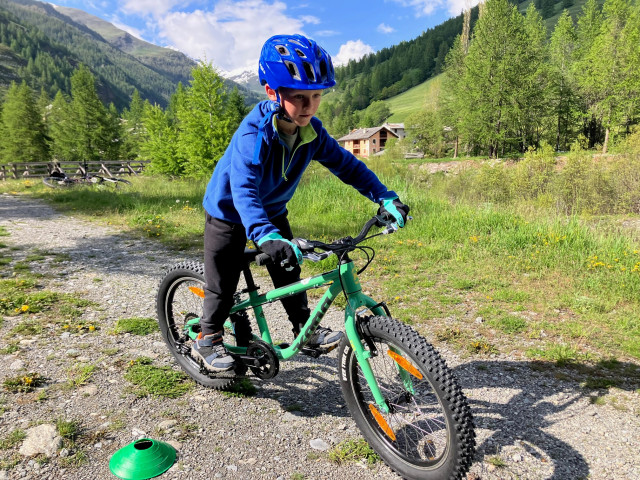 31842622-586748 31842622-586748