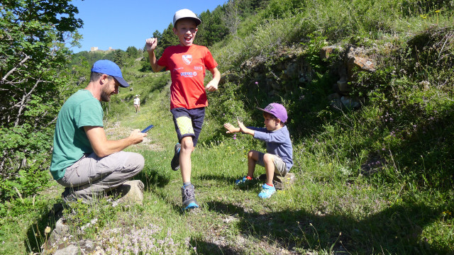 Les petits explorateurs et les terrasses d'Hercule_Réallon